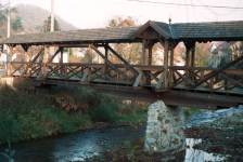 Gedeckte Holzbrücke